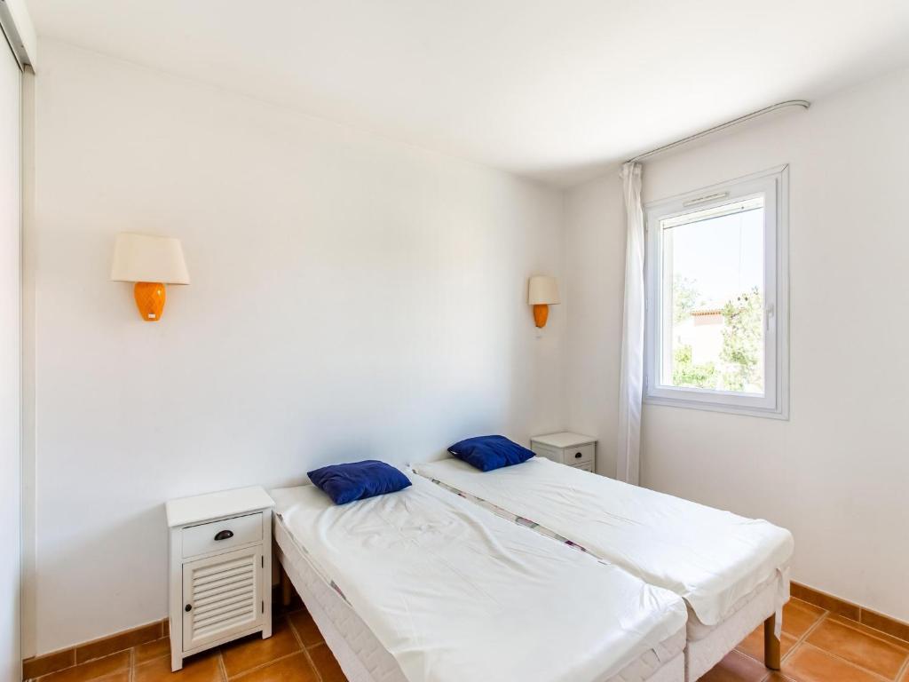 Holiday Home in Arles with Pool & Terrace - 4