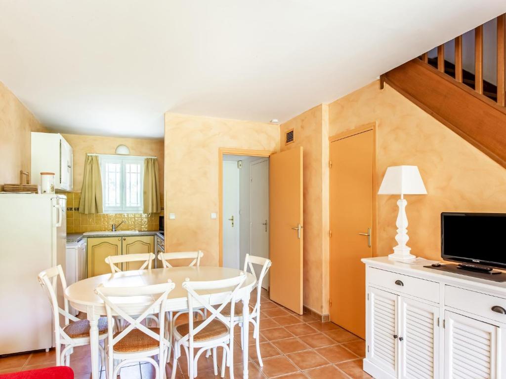 Holiday Home in Arles with Pool & Terrace - 5