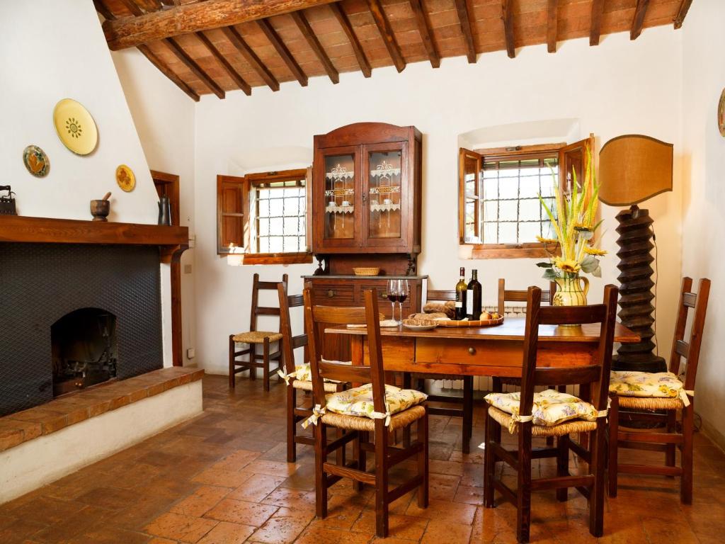 Elegant 2-Bedroom Holiday Home in Tuscan - 3