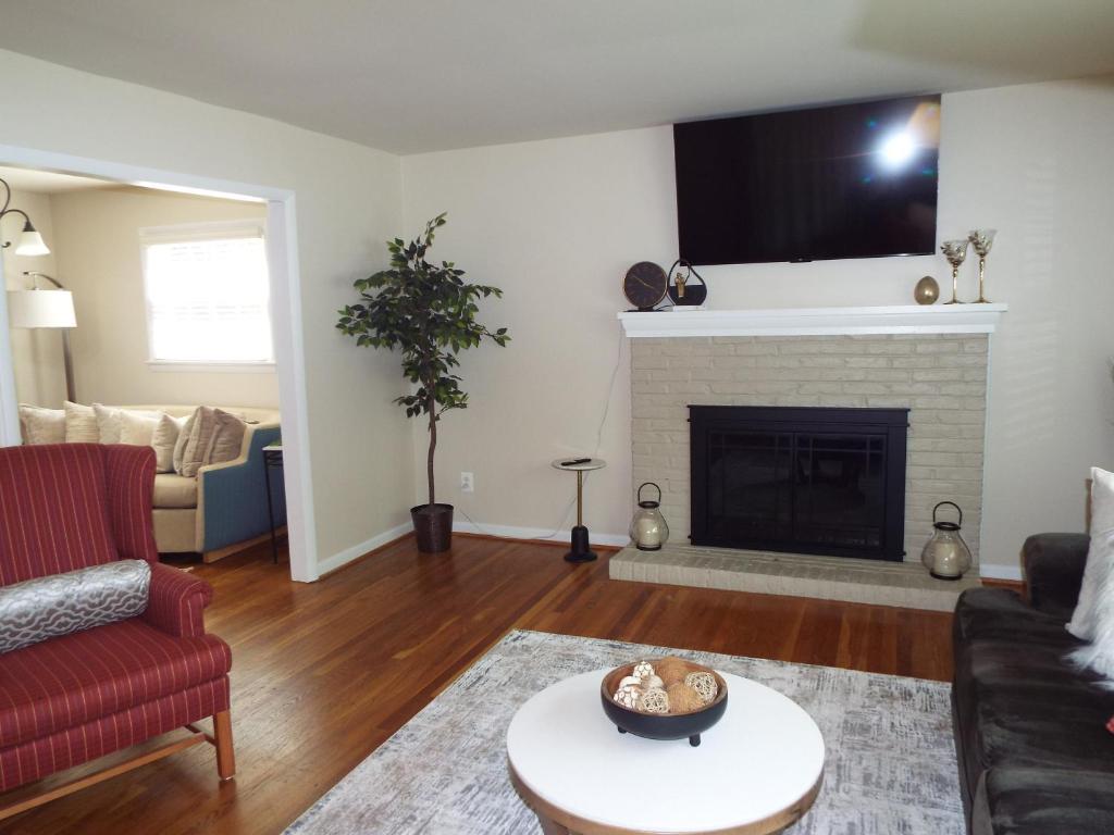 Holmes Run Heaven, Alexandria