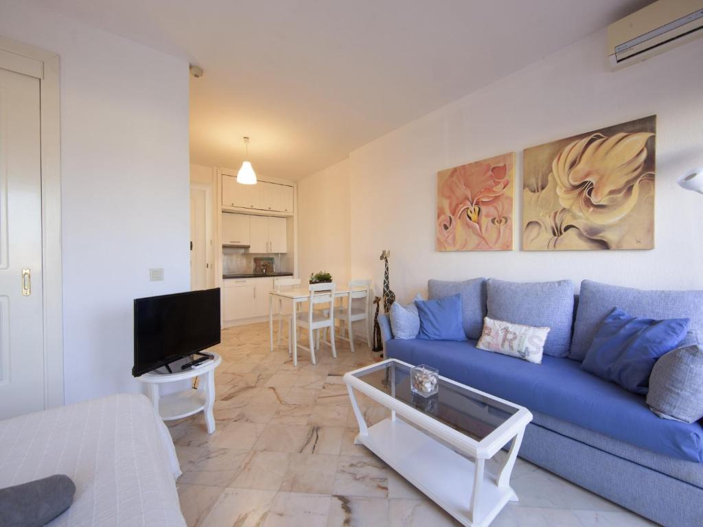 Studio in Marbella with Beachfront Pool - 2