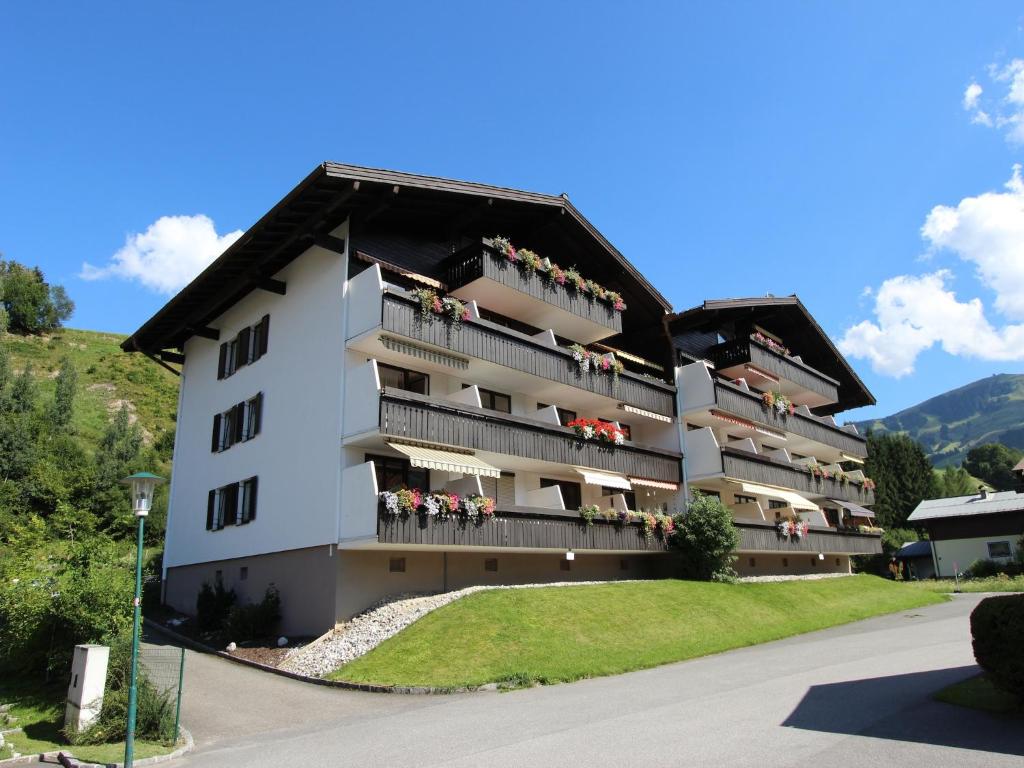 Apartment Maria Alm near Hochkönig Ski Slopes - 1