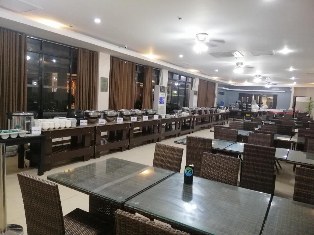 Hotel Dining