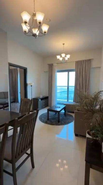 Modern 2 Bedroom Apartment with Creek View, Dubaï
