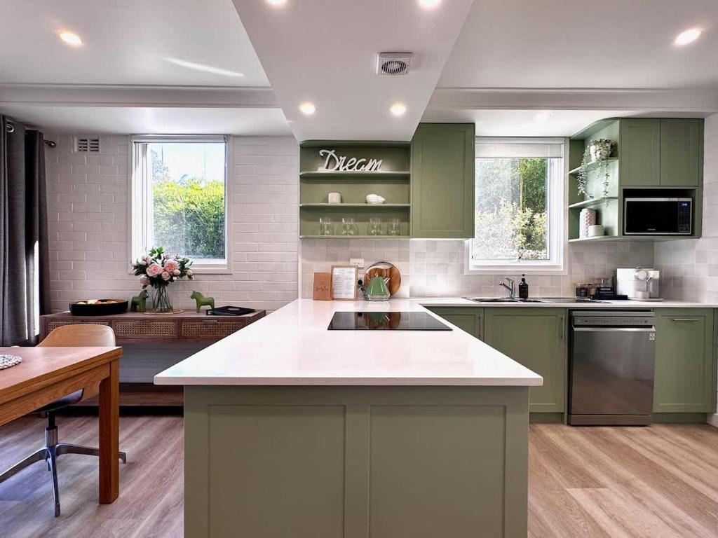 Elanora Escape- Hillside Retreat, Warriewood