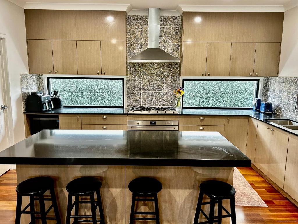 Sunset home, Jindalee