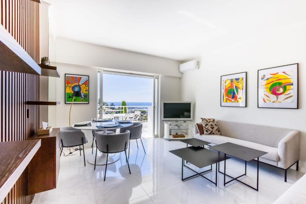 Upscale 2-Br apartment swimming pool sea view, Cannes