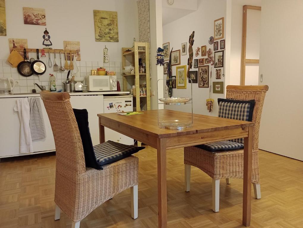 charming Oktoberfest Apartment - 5