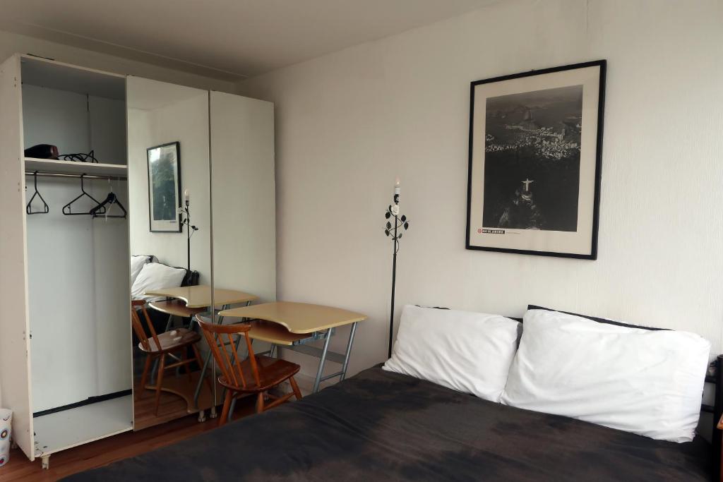 Elephant & Castle - Zone 2 - PRIVATE ROOMS - SHARED BATHROOM, Londýn