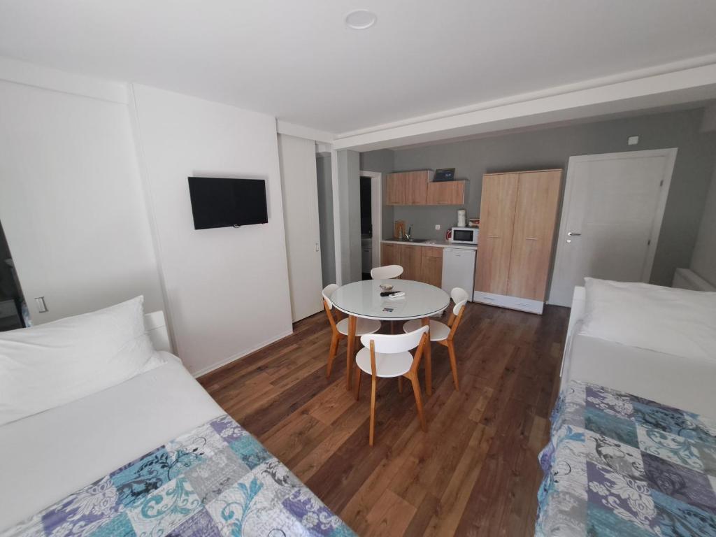 Villa Flower with Free Onsite Parking - 2