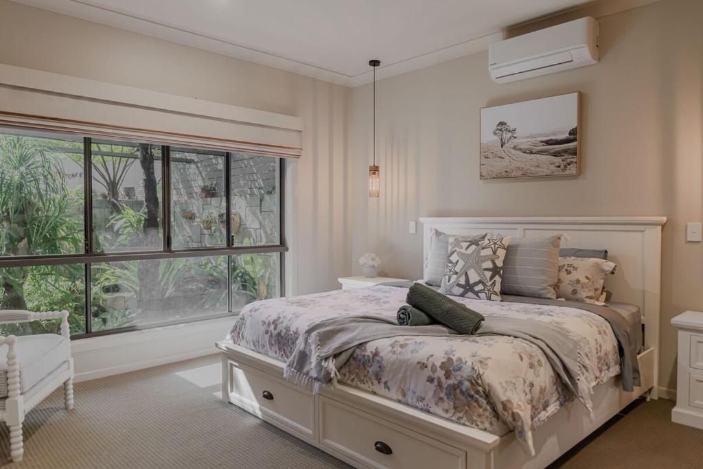 5BR with pool, games room, sleeps up to 10 guests, Burrum Heads