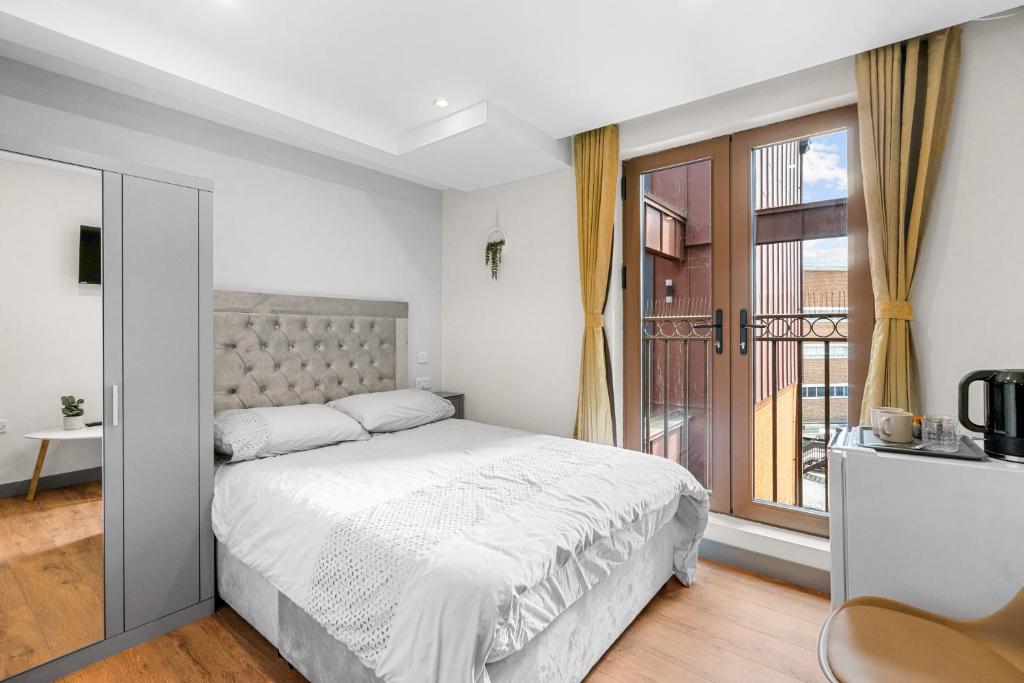 Ensuite Double Godino Hotel by Ilford Station, Ilford