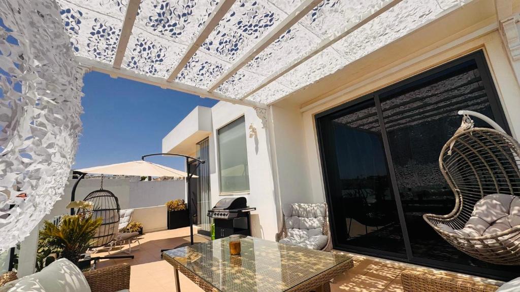 Serendipity by Spinola, Saint Julianʼs