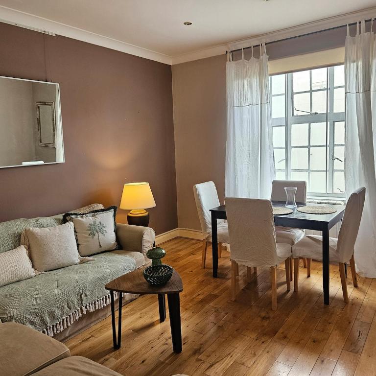Cozy 1 Bed flat on beautiful King's Road, Chelsea, Londýn