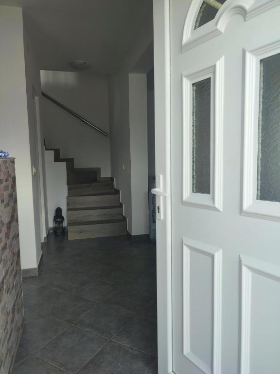 Holiday home with bay view - 3