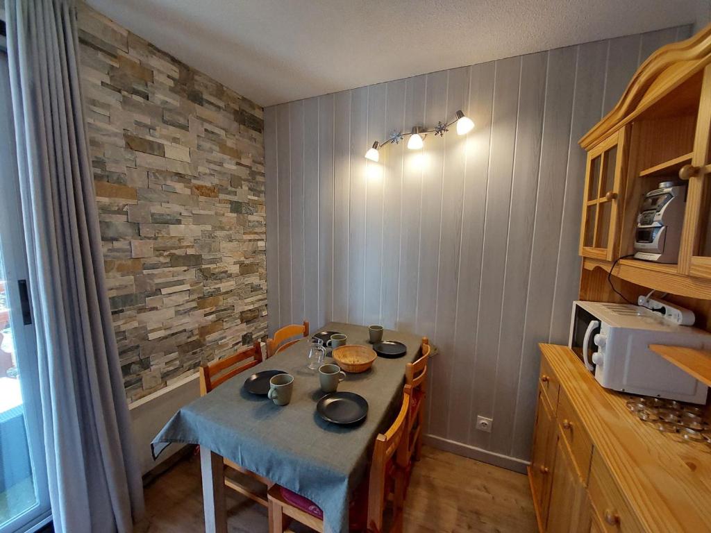 Studio calme avec balcon, près des pistes, parking inclus - FR-1-516-222 - 4