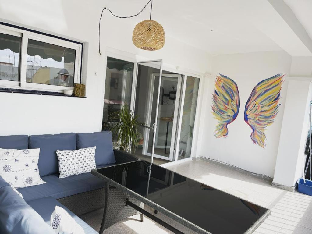 Seaview escape - spacious 3 bed beach apartment & terrace, Puerto de Sagunto