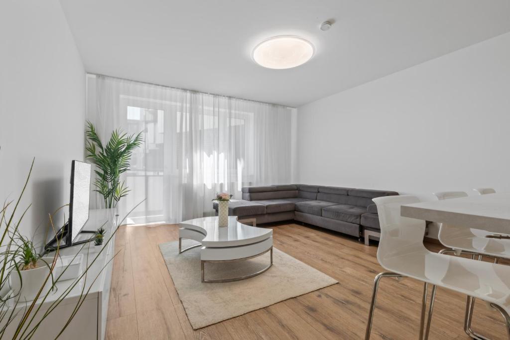 LAM White - Free Parking - AC, Bratislava