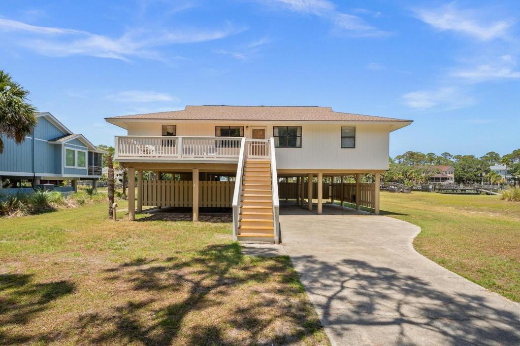 Coastal Charm with Canal Views - 419 Tarpon Blvd, Fripp Island, Fripp Island