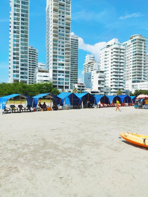 Casa Corozo Bocagrande a la vuelta de la playa - Casa de playa entera para 40 personas, Cartagena de Indias