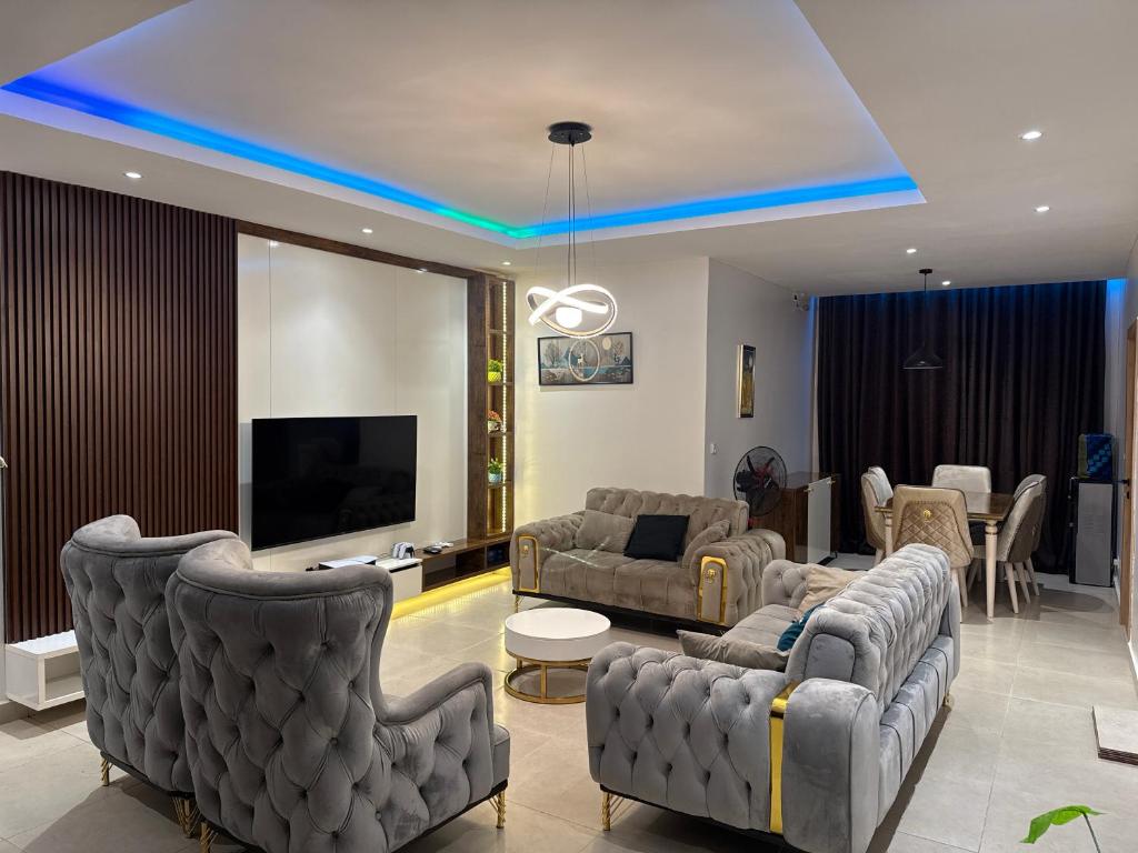 Crystal Suite, Abudža