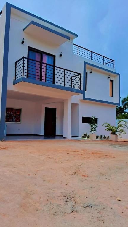 Ultimate Retreat with Pool & Beach Vibes, Colorado