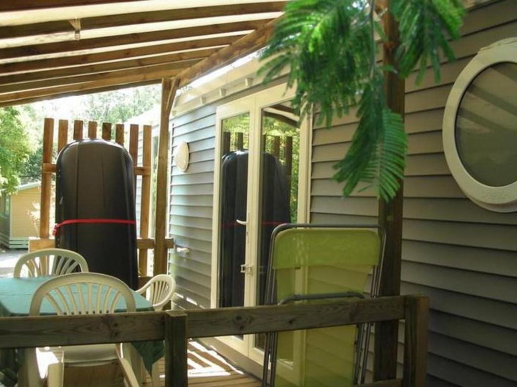 Mobil home avec Terrasse à Bormes-les-Mimosas - API-1-52-485 - 2