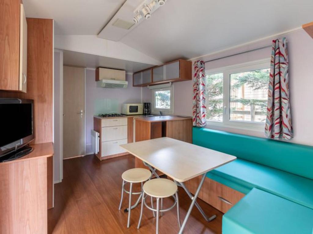 Mobil home confortable avec terrasse à Bormes-les-Mimosas - API-1-52-332 - 3