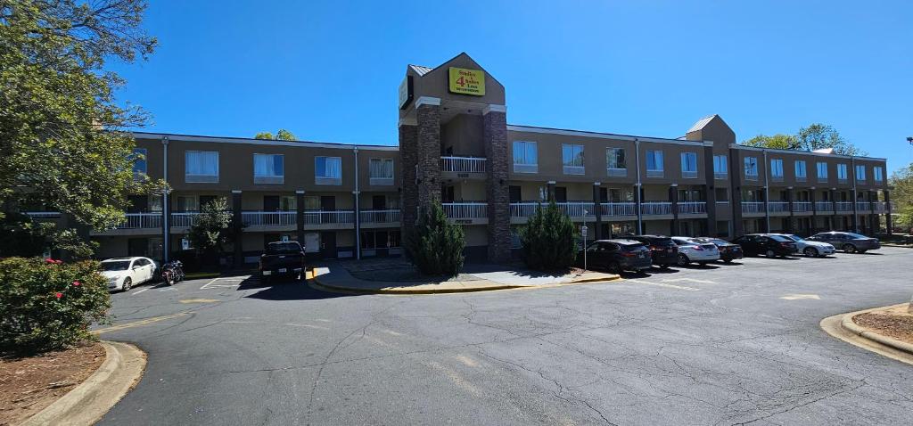 Studios & Suites 4 Less Charlotte, Charlotte