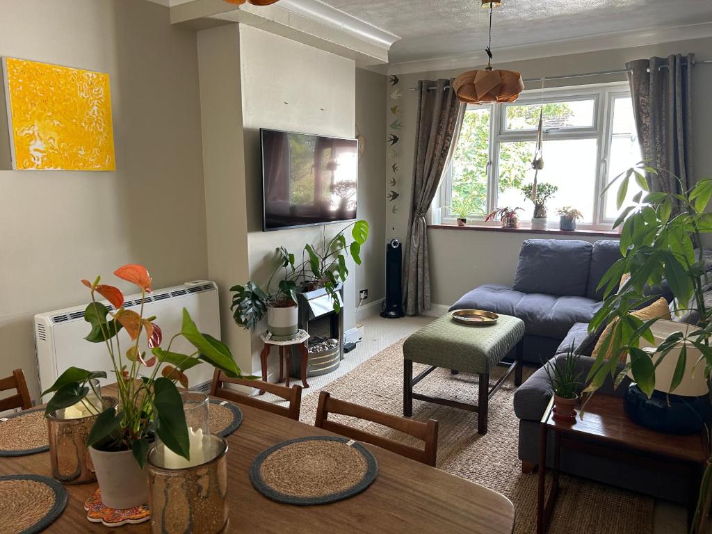 Homely flat in Surrey, Walton-on-Thames