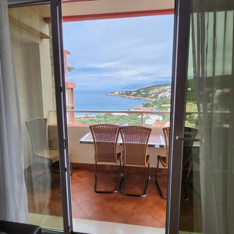 Sea & Mountains, Utjeha