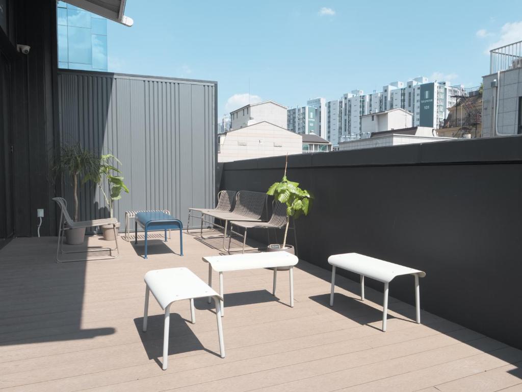 업플로 호스텔 복도