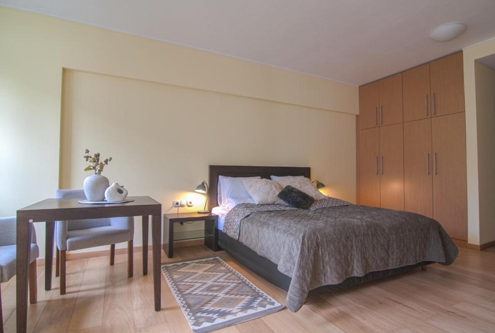 Deno Studio, Borovec