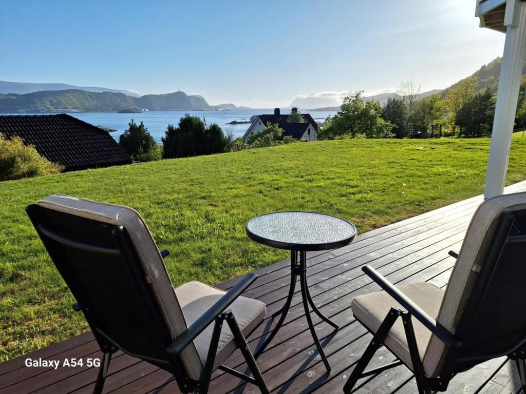 Nice apartment with lovely views, Ellingsøya