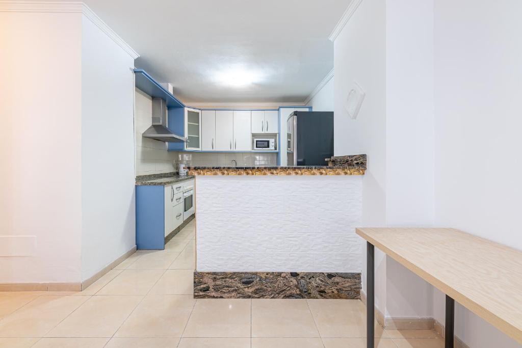Spain Breaks - 2 bed family apartment Benalmádena with pool, Airco, WiFi - 4