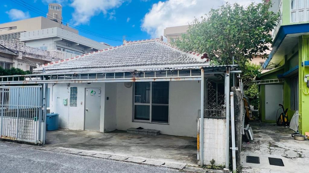 コザを楽しむ一軒家 Kaeruhouse, Okinawa