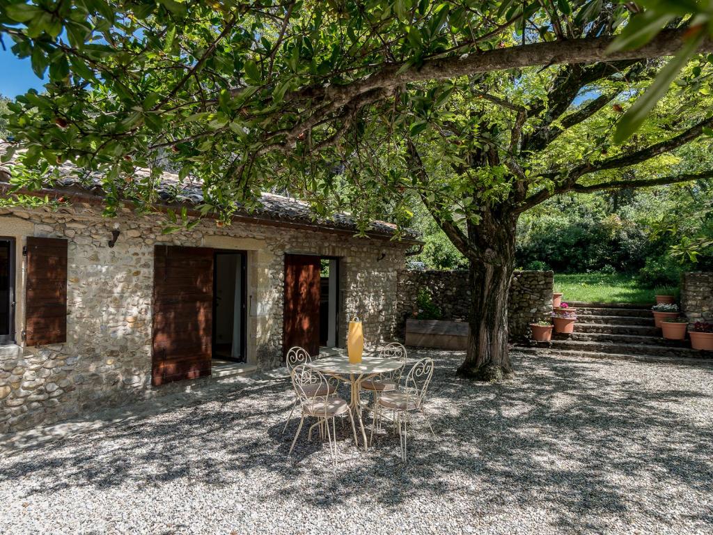 Ermitage Saint Quinis - Le Levant, lodge eco ondes en pierre - 2