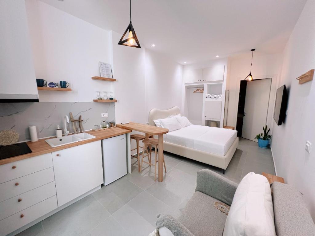 Leas rooms Santorini, Dhermi, Dhërmi