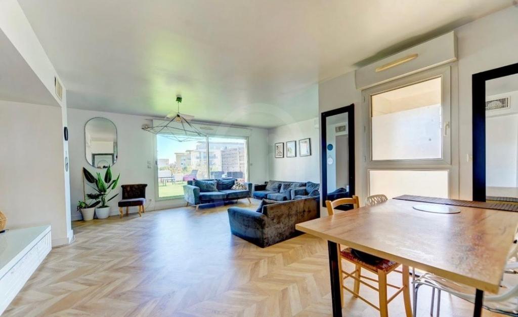 Duplex 120m ,50m terrasse proche centre et mer - 2