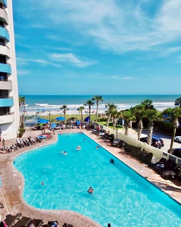 New ! Unique Renovated Oceanfront Condo at Ocean Reef Resort-Free parking - Amazing pools, Myrtle Beach