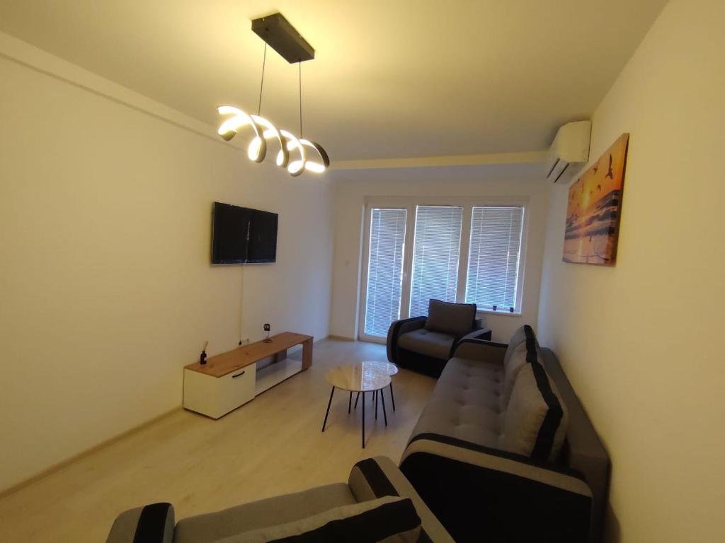 Mirna obala, Veliko Gradište