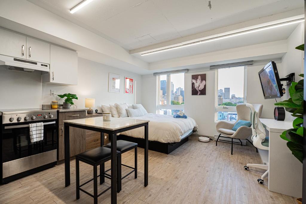 Top Location - Cozy & Bright MTL studio near metro, Montreal
