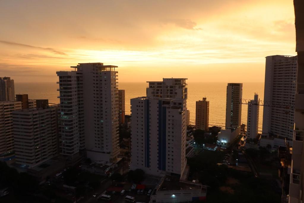 Piso 32 Vista al mar y centro histórico - 5