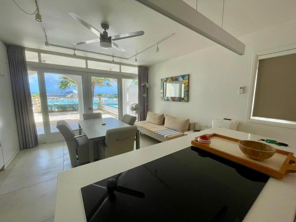 Port Bonaire - modern apartment with shared pool and ocean view, Kralendijk