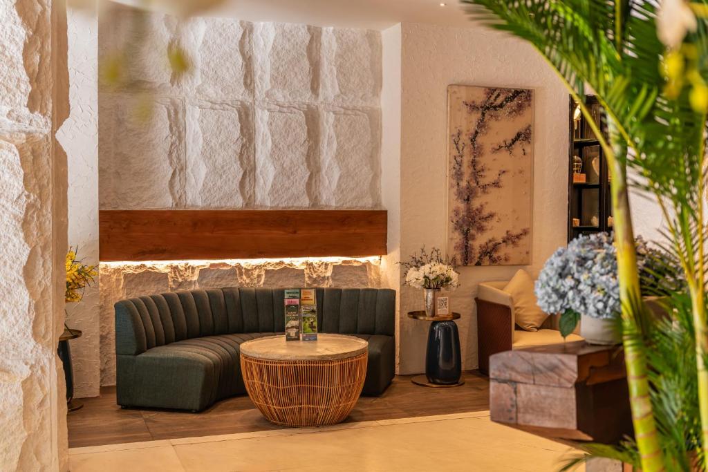 เอ แอนด์ เอ็ม อาร์ต โฮเทล (A&Em Art Hotel)