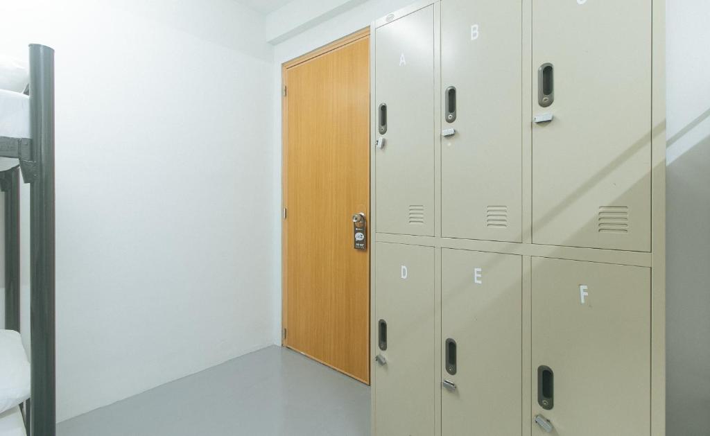 RedDoorz @ Qhouzz near PUP
