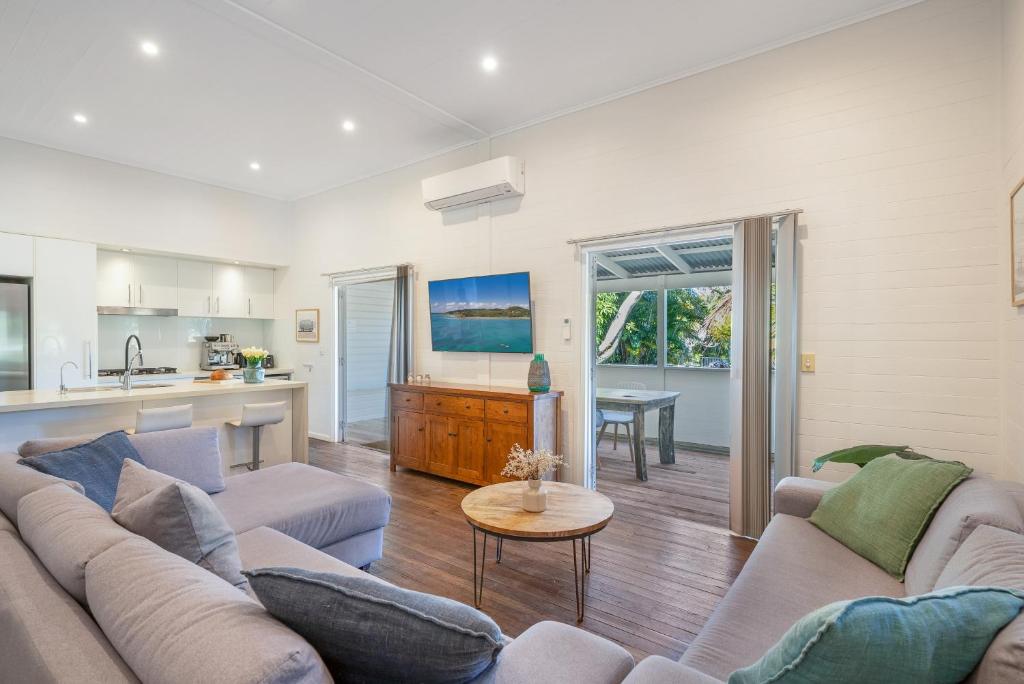 Cove Quarters, Byron Bay