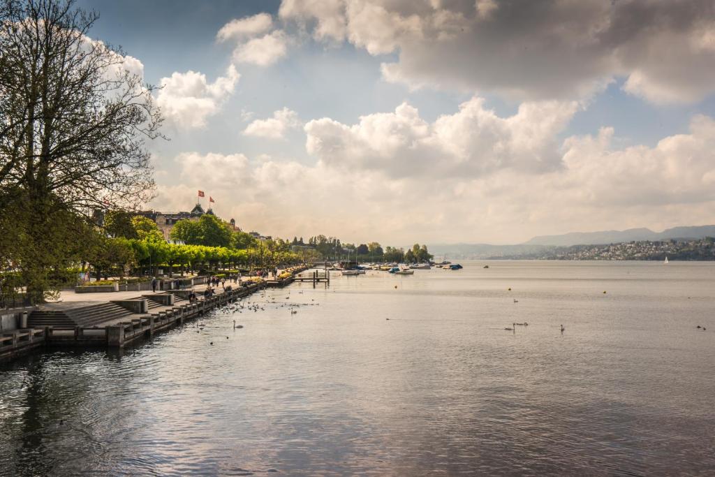 Nearby attraction, Lowenplatz Apartment near Station by Airhome in Zürich