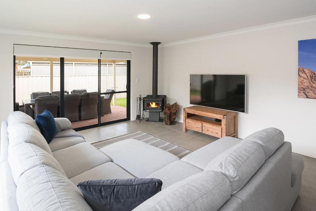 Goin' Coastal- WIFI, 250 meters to the beach, Dunsborough