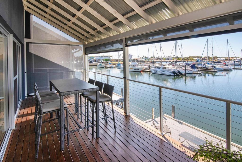 Waters Edge- Kayaks, private jetty, WIFI, Geographe